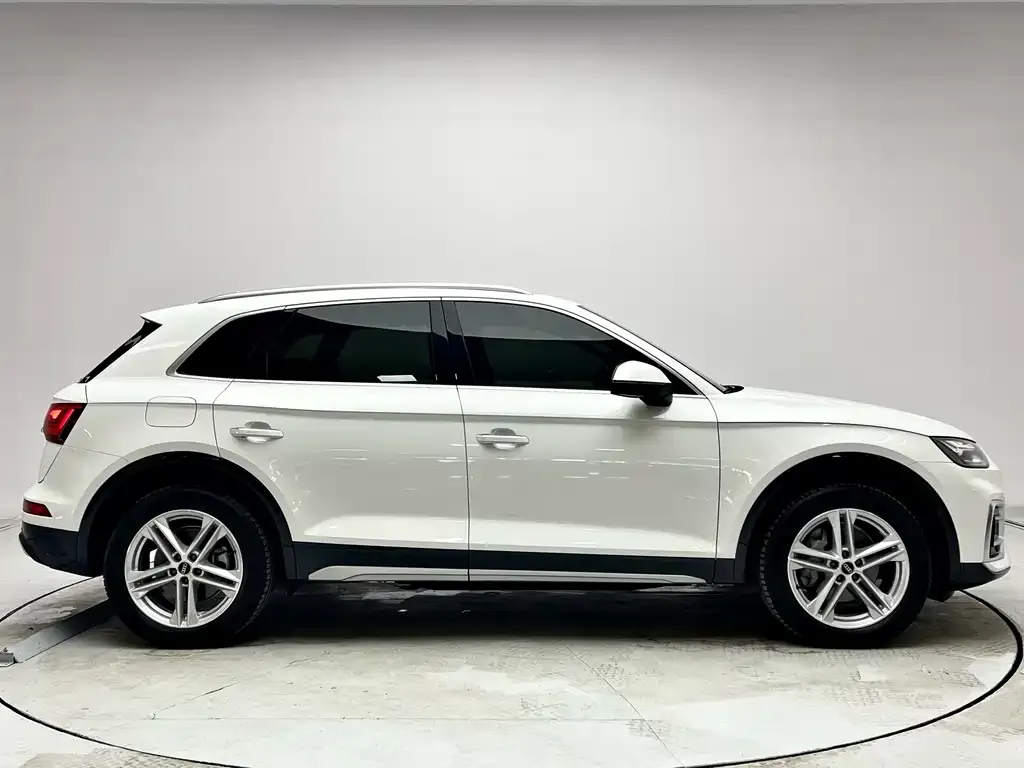 Audi Q5L — фото 2