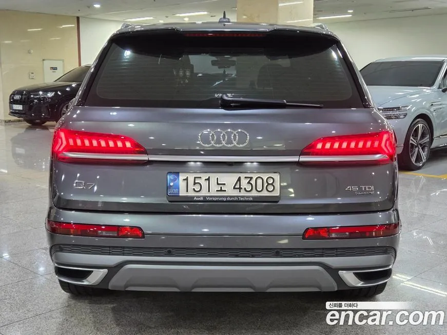 Audi Q7 — фото 6