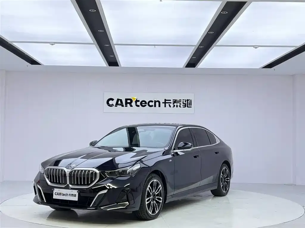 BMW 5 Series 2024 из CN, фото 1