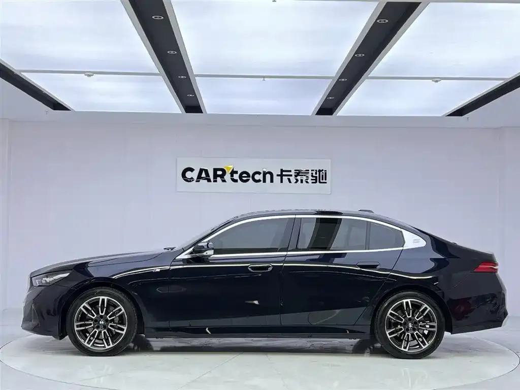 BMW 5 Series 2024 из CN, фото 6