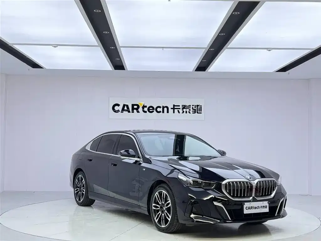 BMW 5 Series 2024 из CN, фото 2