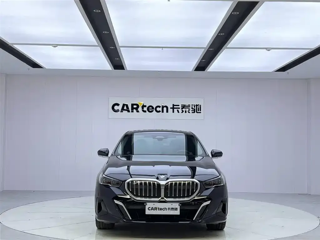 BMW 5 Series 2024 из CN, фото 4