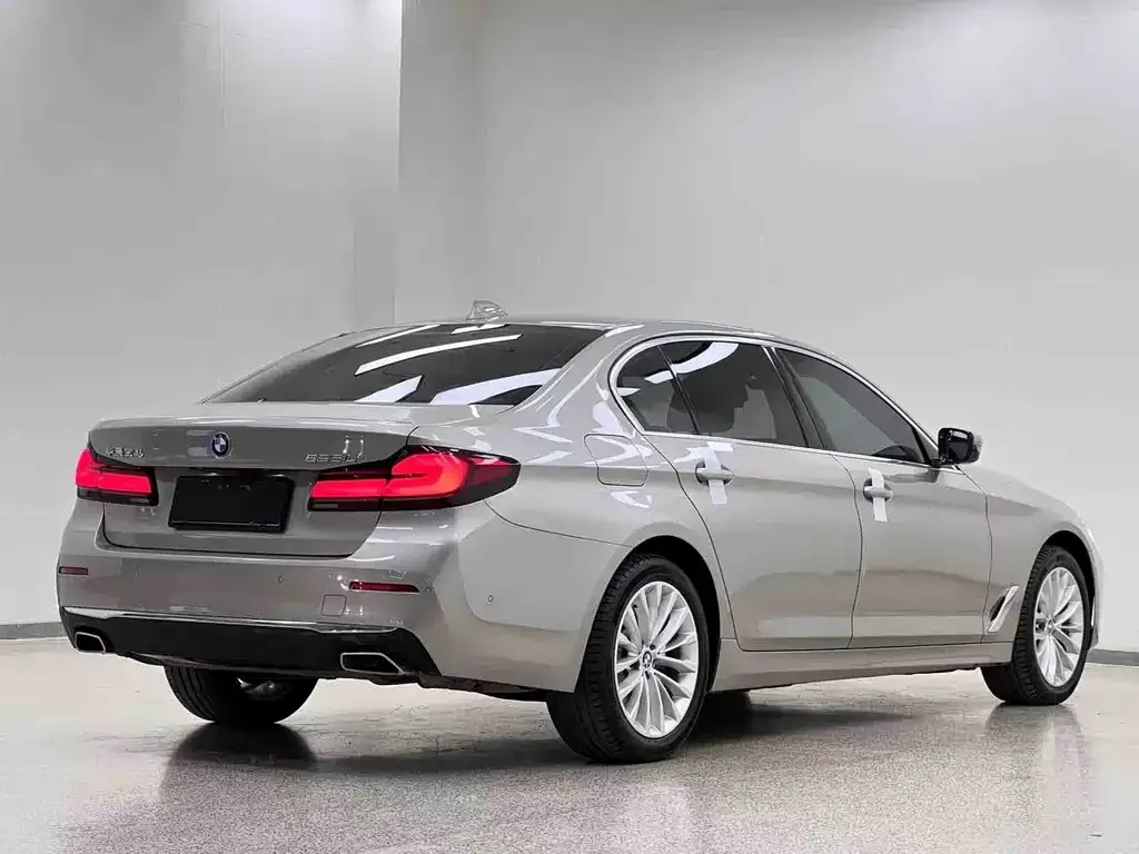 BMW 5 Series — фото 8