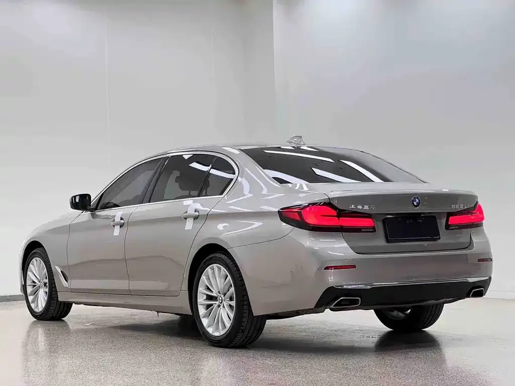 BMW 5 Series — фото 2