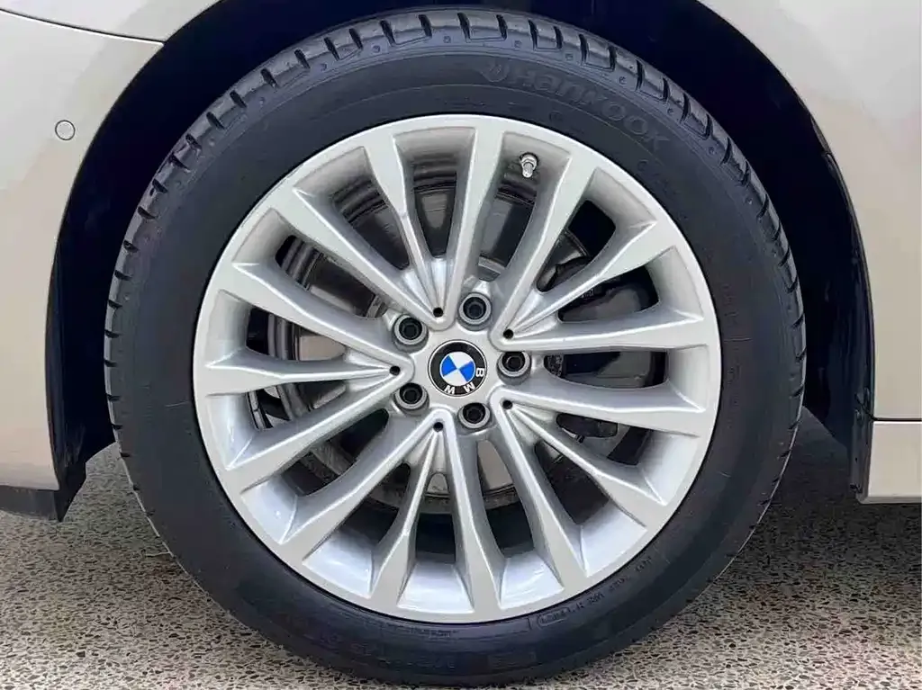 BMW 5 Series — фото 10