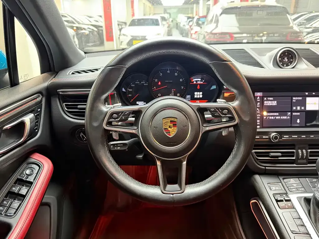 Porsche Macan — фото 7