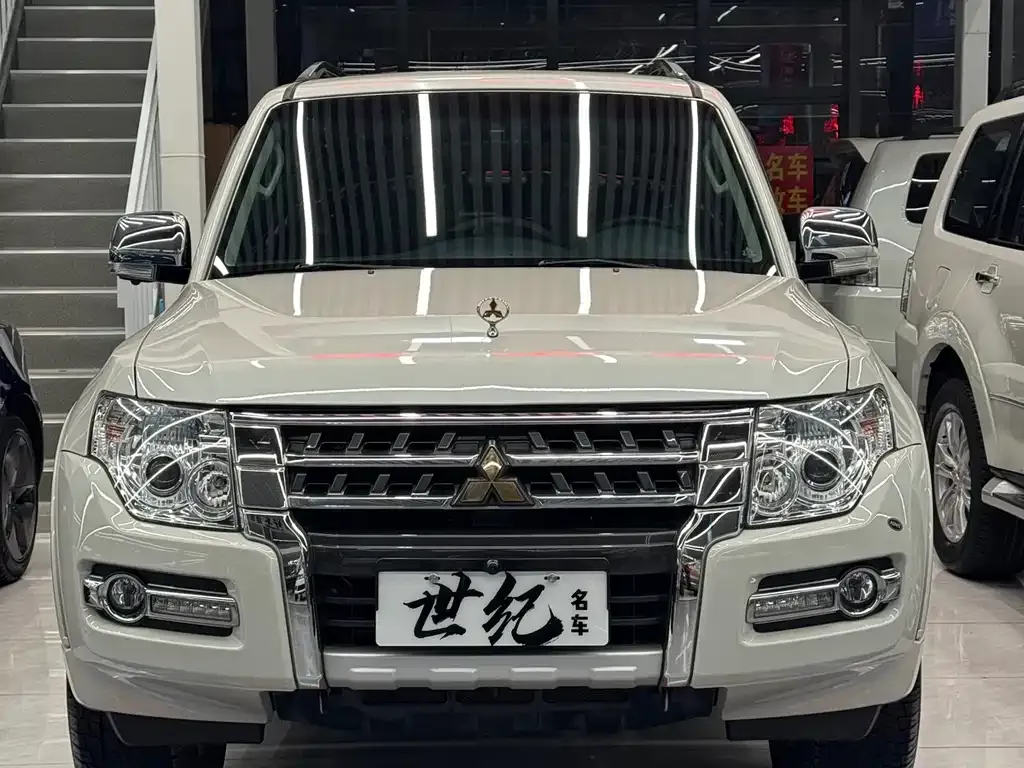 Mitsubishi Pajero (Import)
