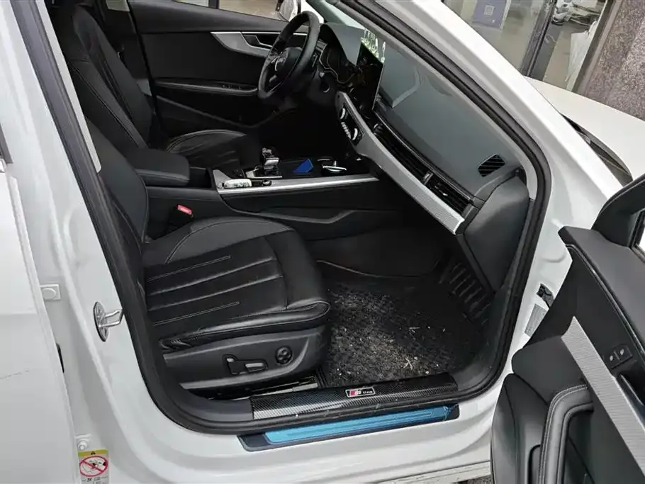 Audi A4L 2021 из CN, фото 2