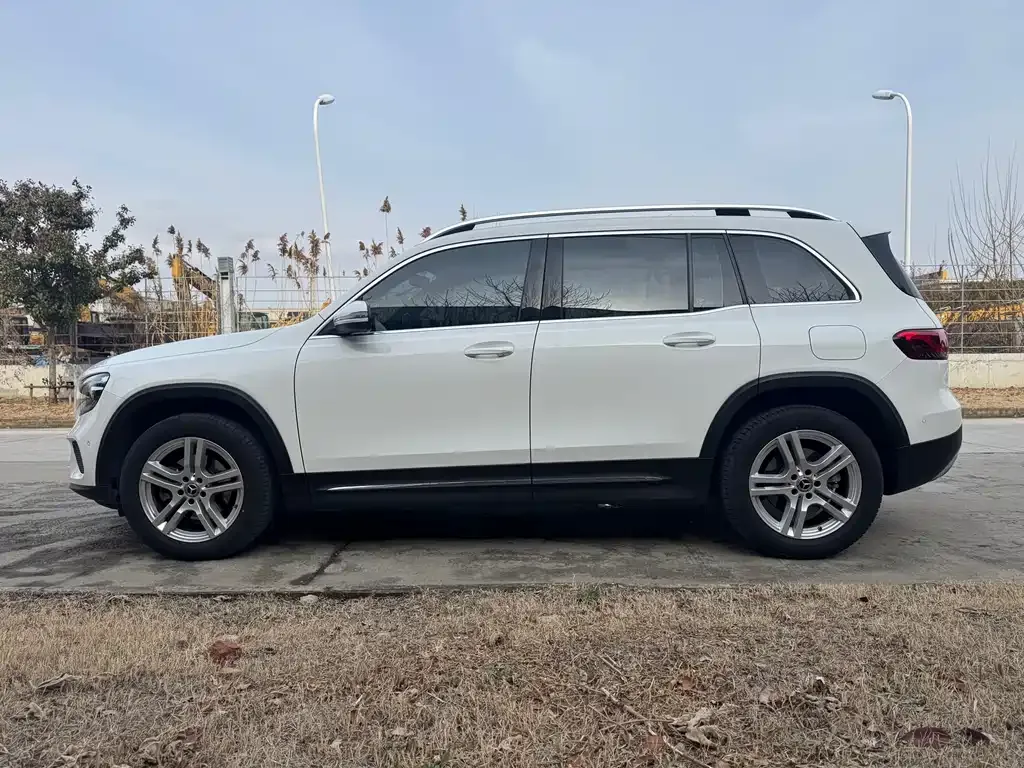 Mercedes-Benz GLB — фото 10