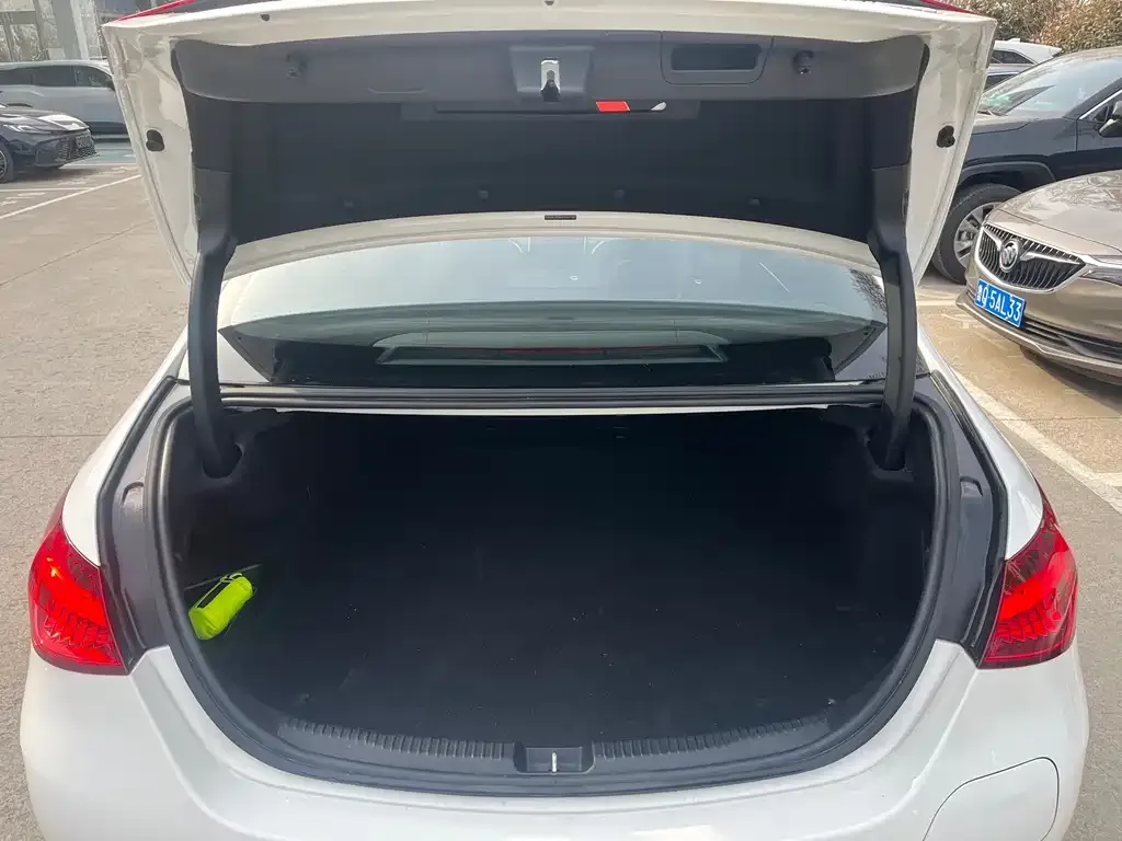 Mercedes-Benz C-Class New Energy 2024 из CN, фото 5