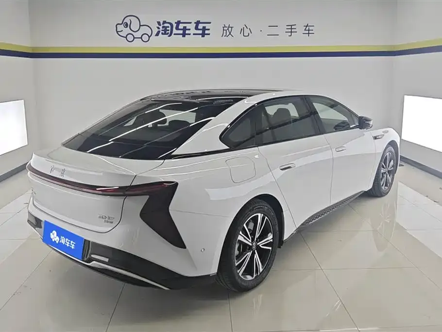 Hongqi EH7 — фото 10