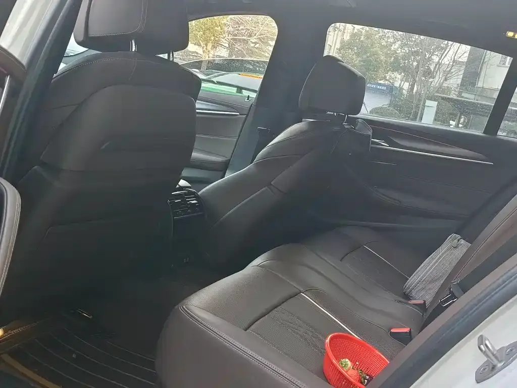 BMW 5 Series New Energy — фото 3