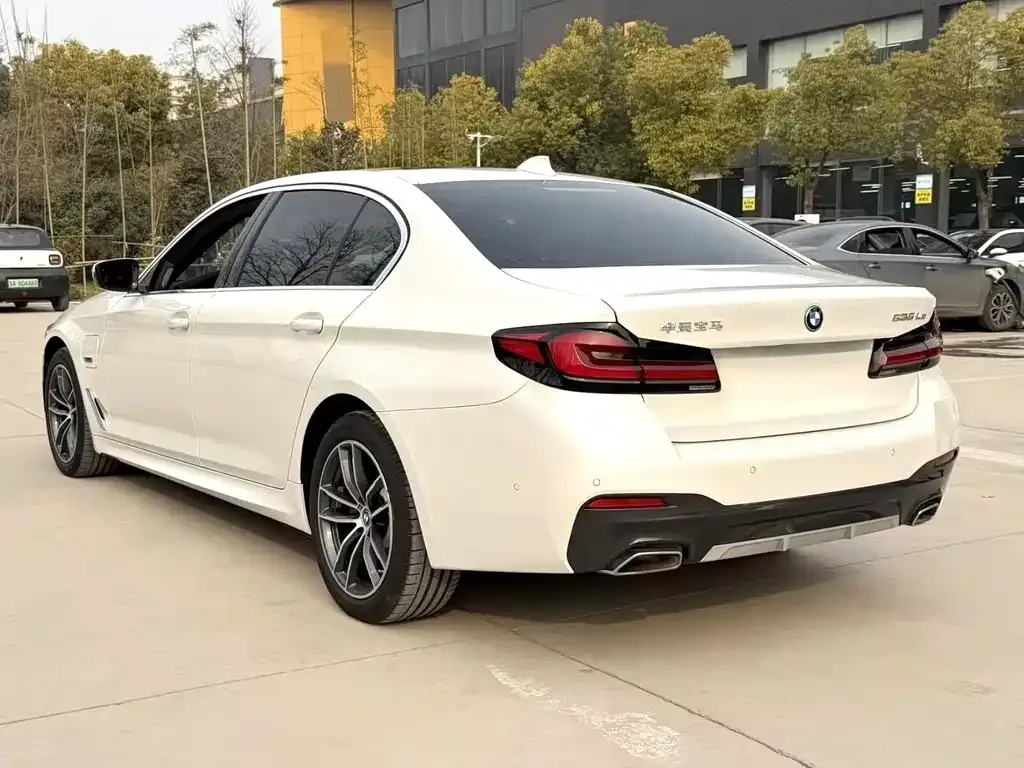 BMW 5 Series New Energy — фото 5