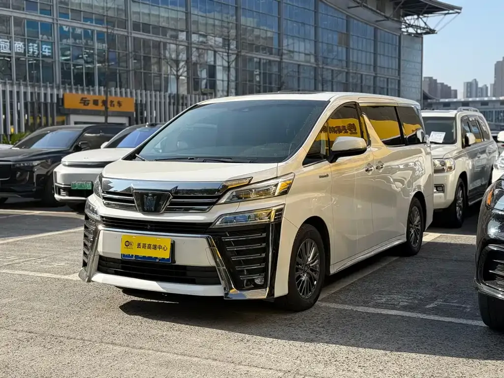 Toyota Vellfire — фото 1