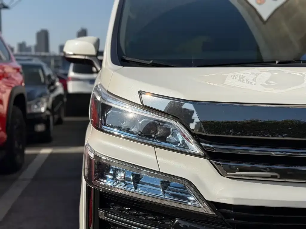 Toyota Vellfire — фото 6