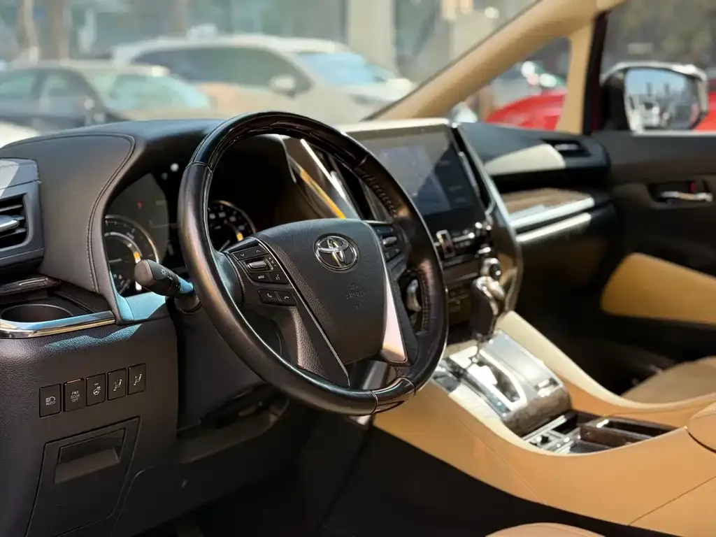 Toyota Vellfire — фото 8
