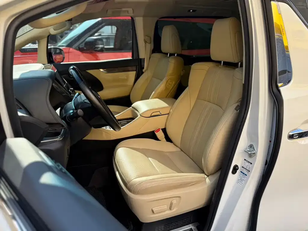 Toyota Vellfire — фото 7