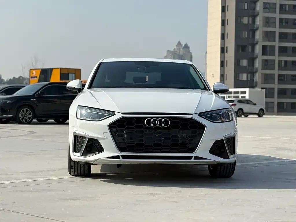 Audi A4L 2021 из CN, фото 4