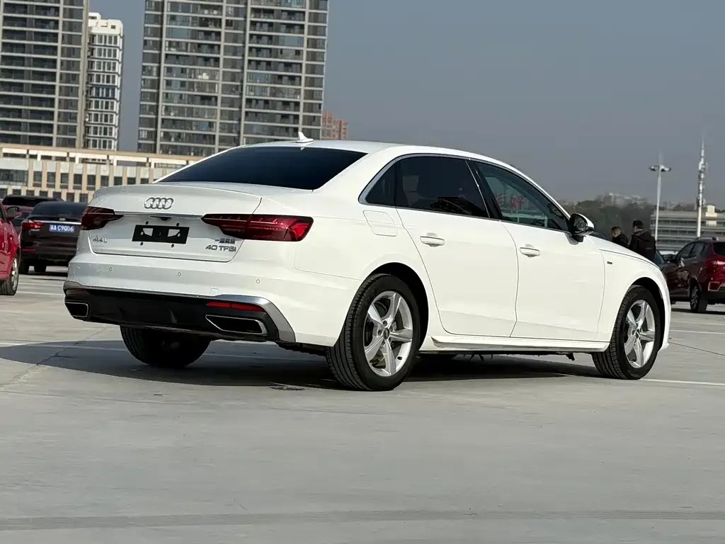Audi A4L 2021 из CN, фото 7