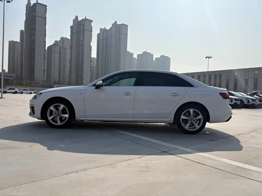 Audi A4L 2021 из CN, фото 6