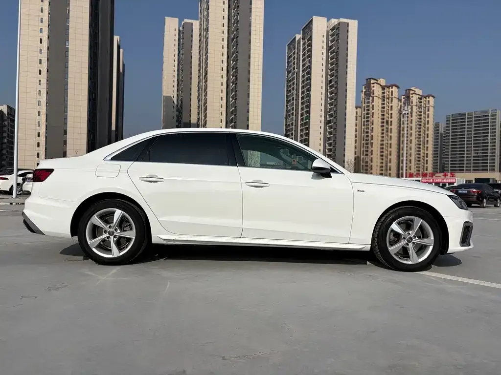 Audi A4L 2021 из CN, фото 8