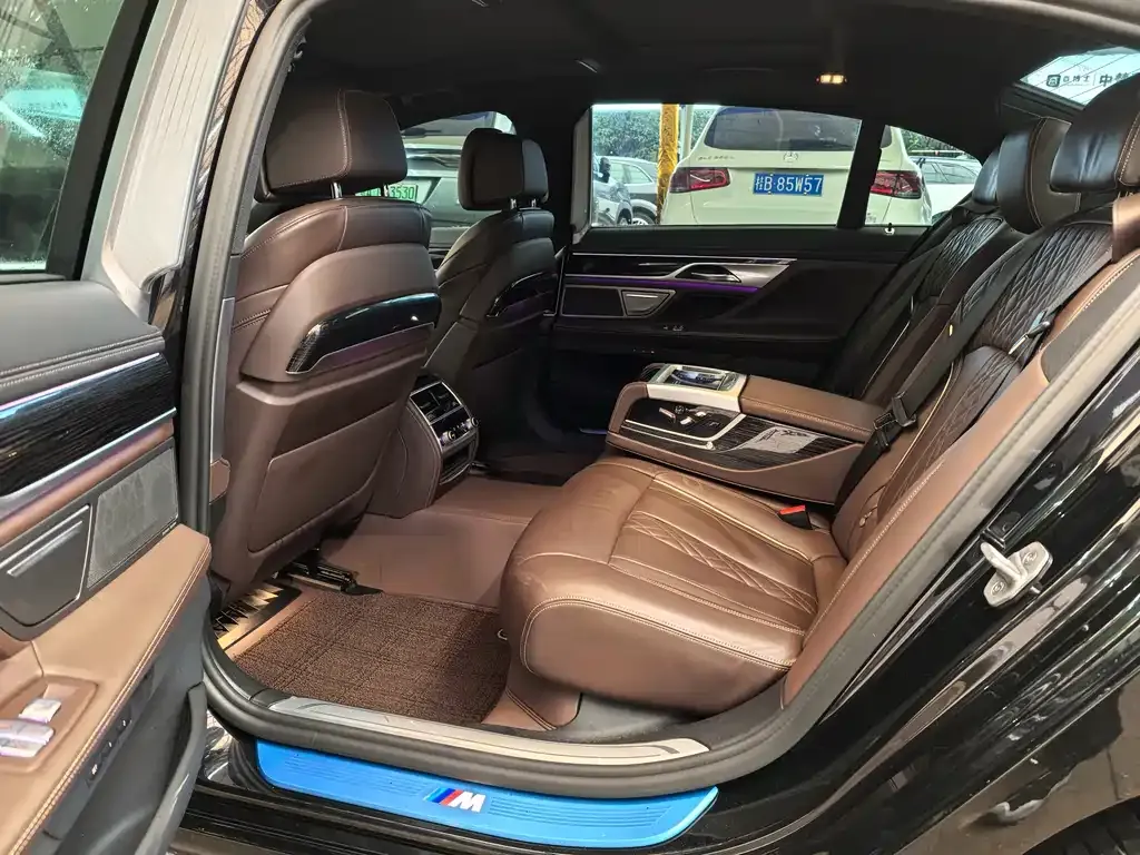BMW 7 Series 2022 из CN, фото 4