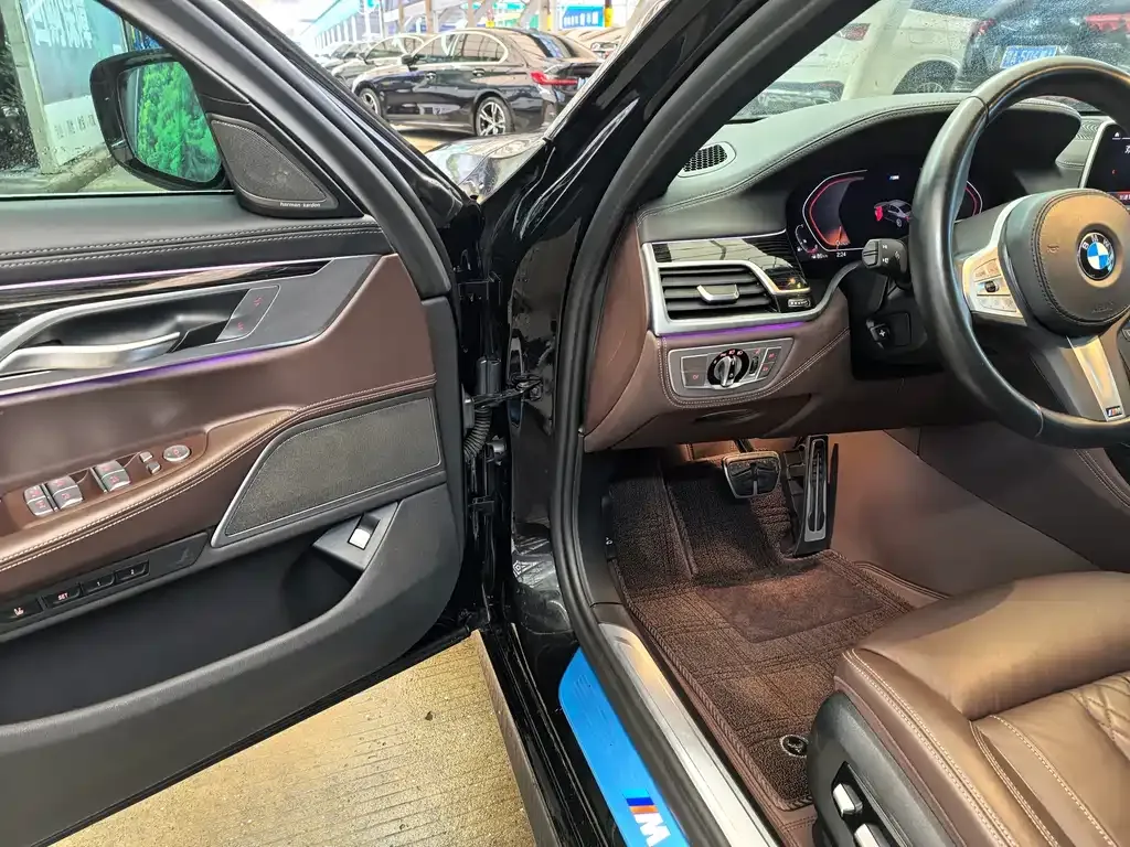 BMW 7 Series 2022 из CN, фото 6