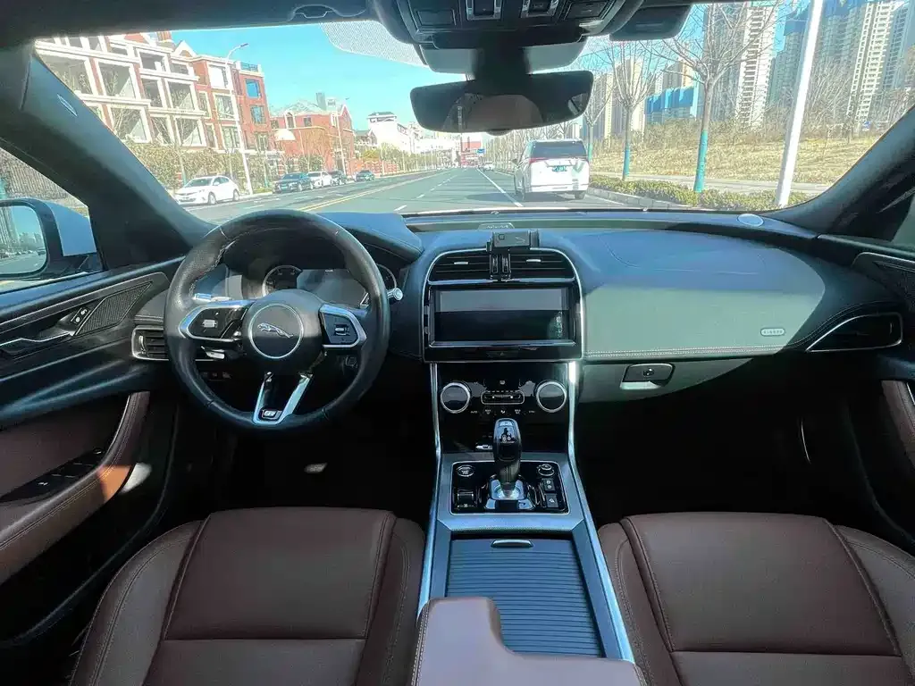 Jaguar XEL — фото 10