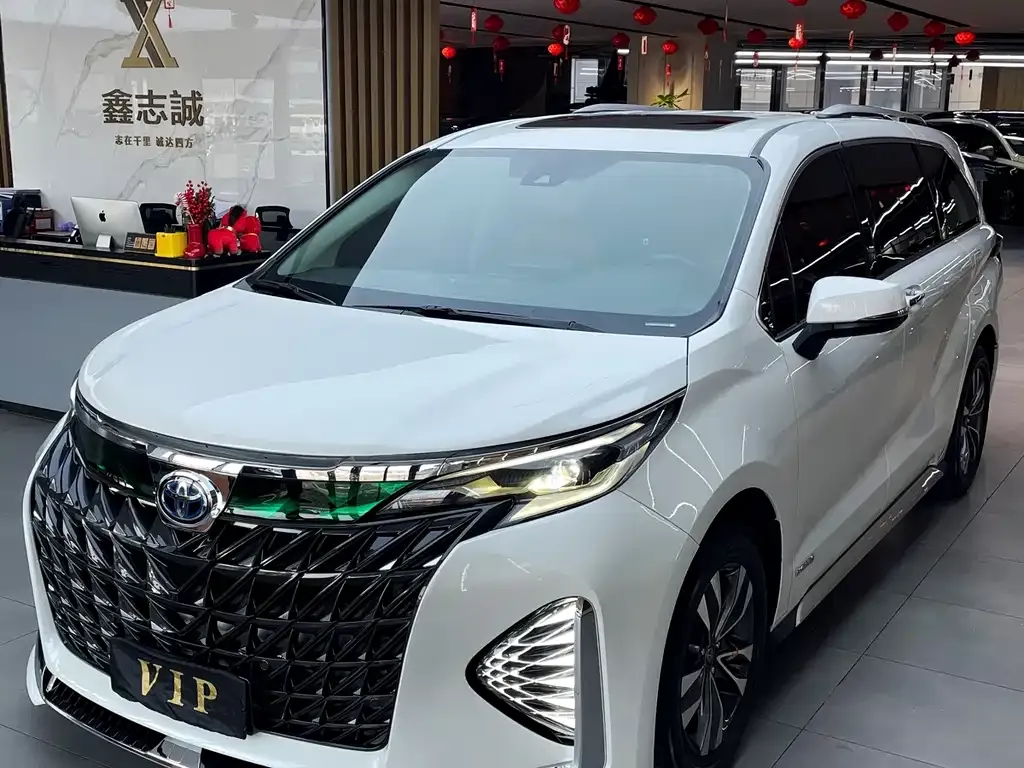 Toyota Granvia — фото 1