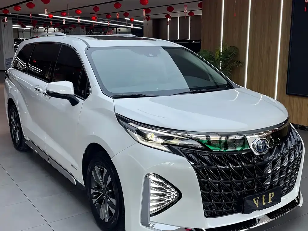 Toyota Granvia — фото 2
