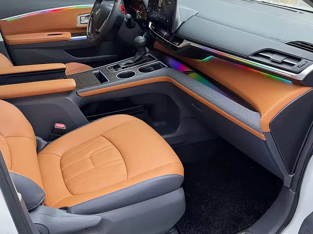 Toyota Granvia — фото 9