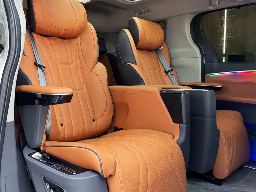 Toyota Granvia — фото 4