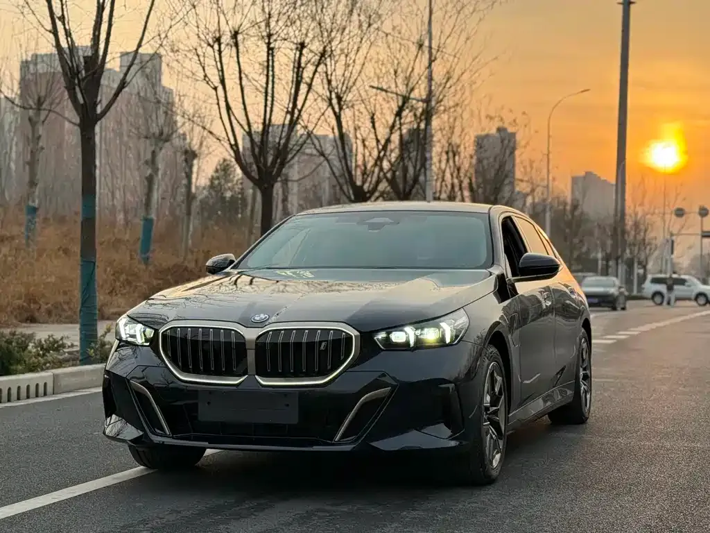BMW i5 — фото 5