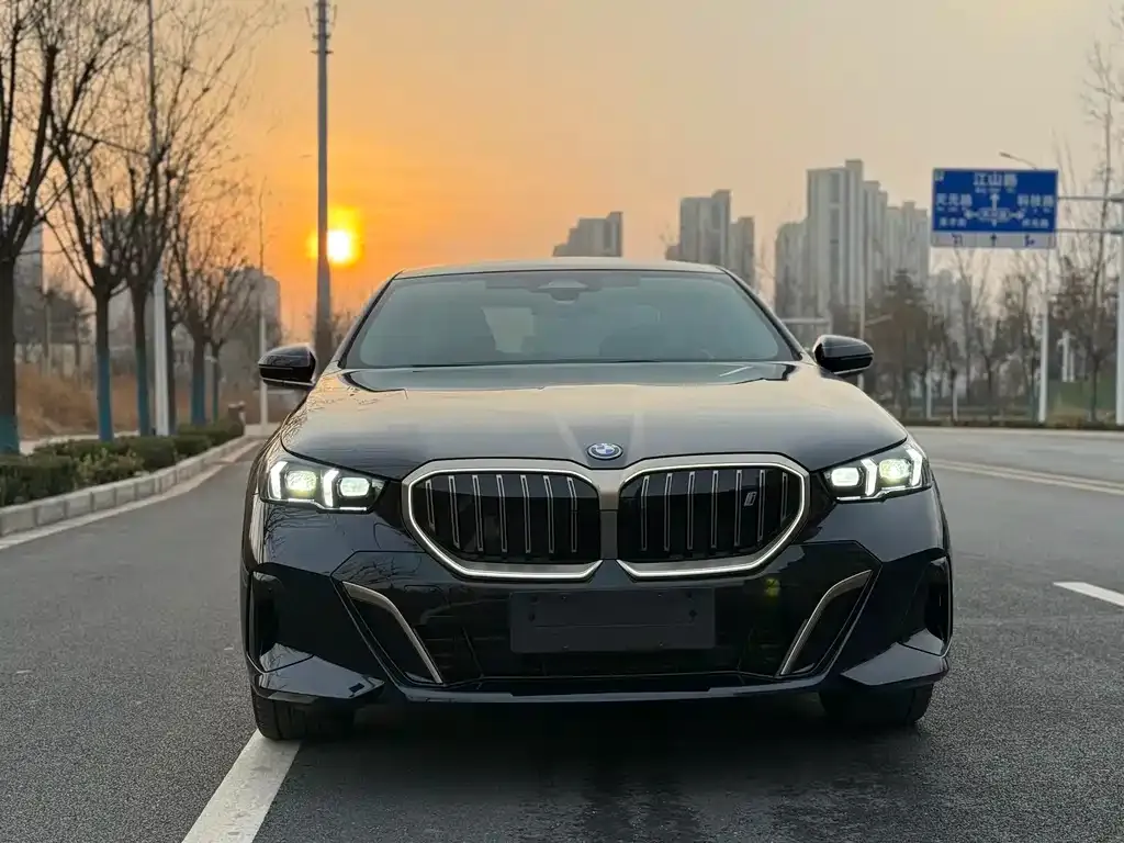 BMW i5 — фото 3