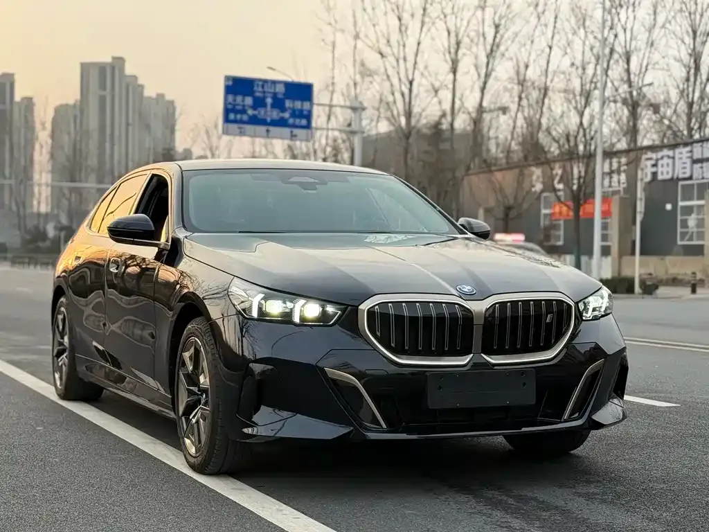 BMW i5 — фото 9