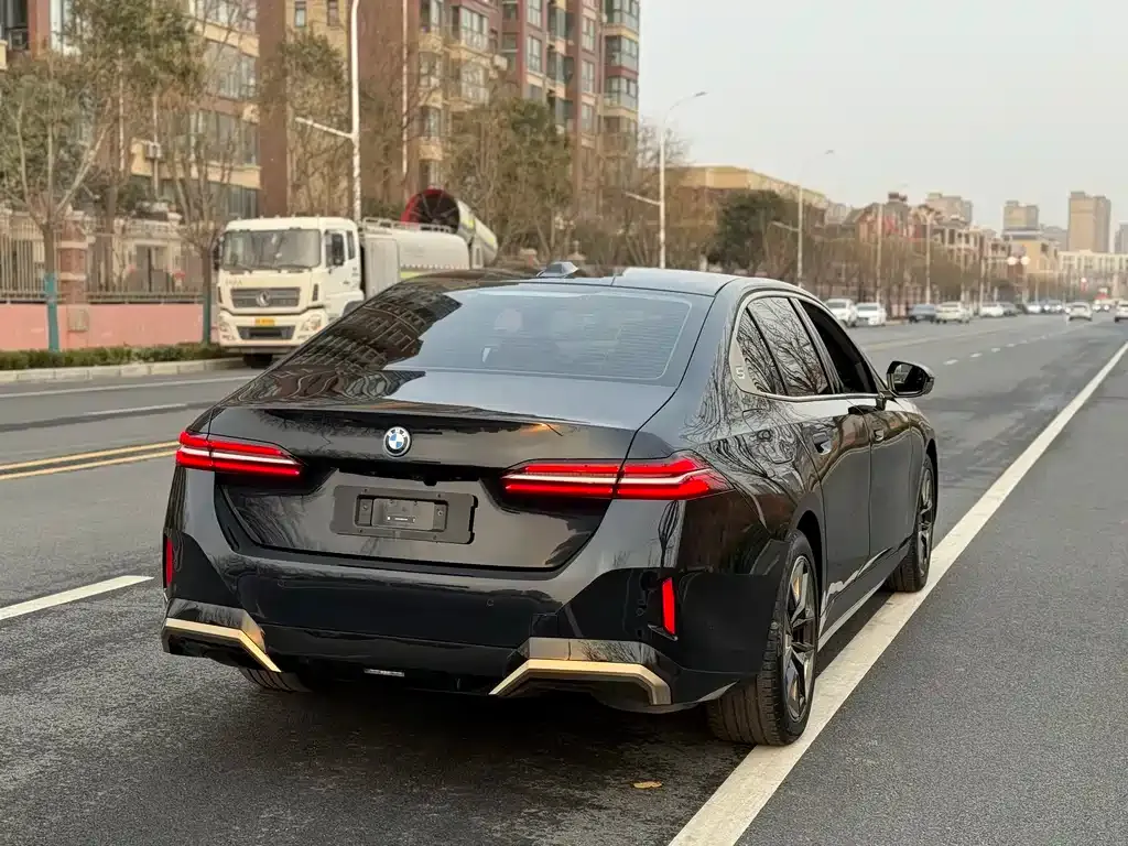 BMW i5 — фото 8