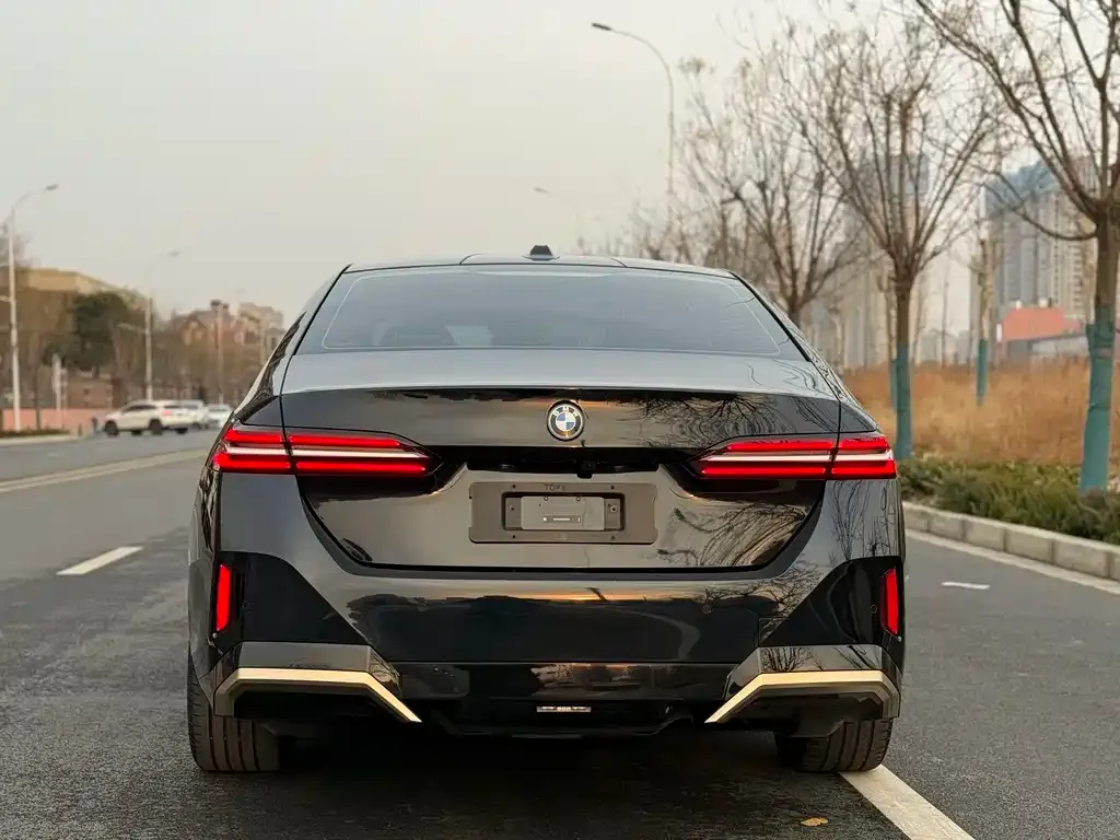 BMW i5 — фото 6