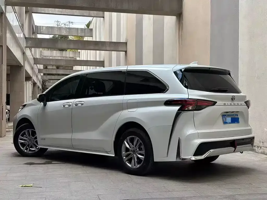 Toyota Sienna — фото 4