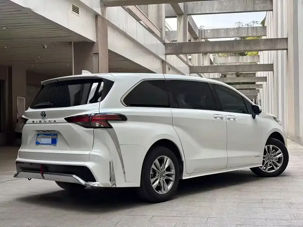 Toyota Sienna — фото 7