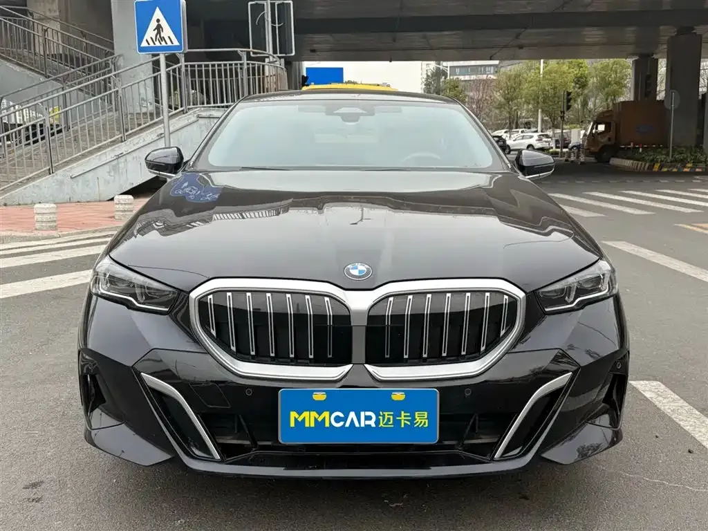 BMW 5 Series — фото 9