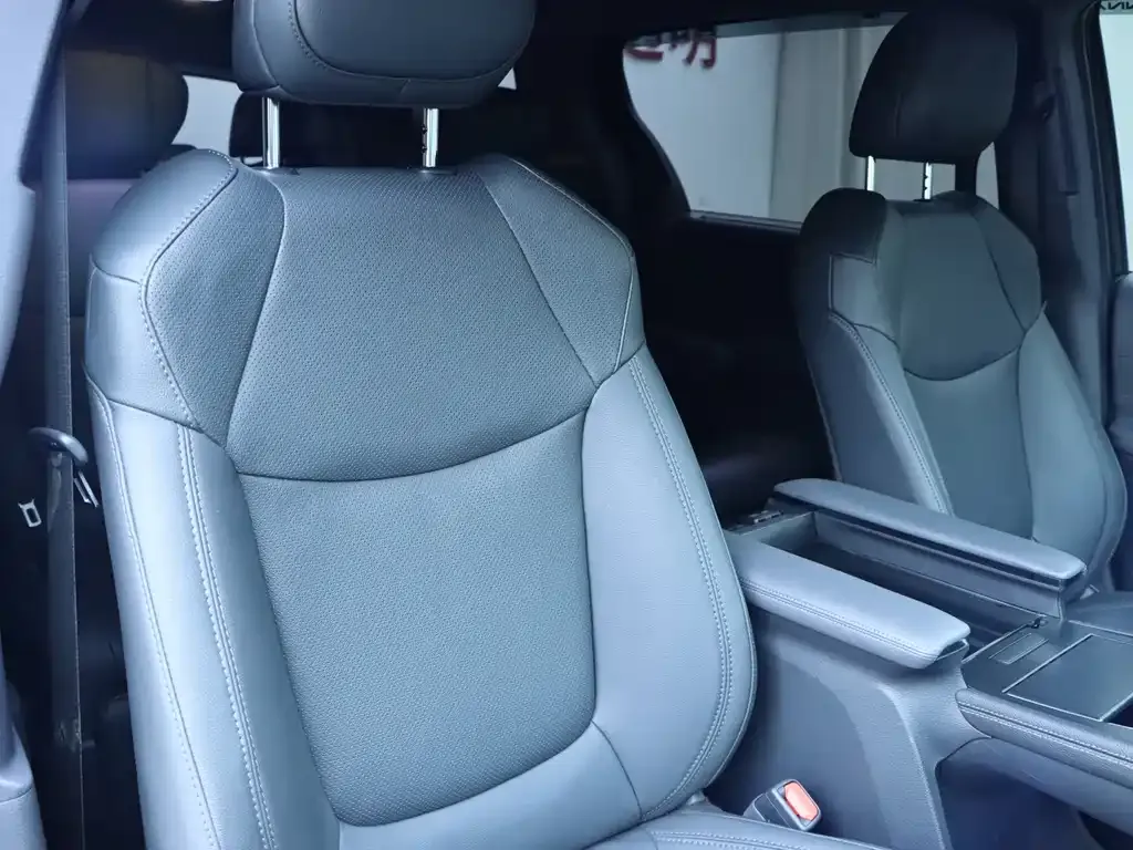 Toyota Sienna 2024 из CN, фото 7