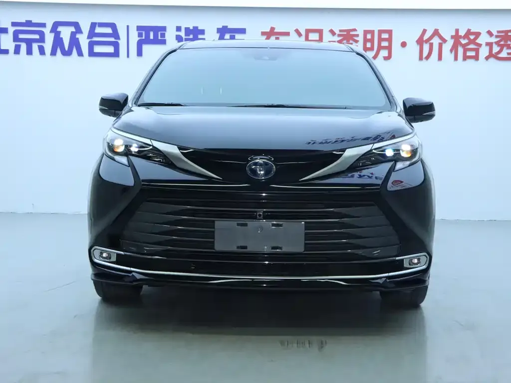 Toyota Sienna 2024 из CN, фото 3