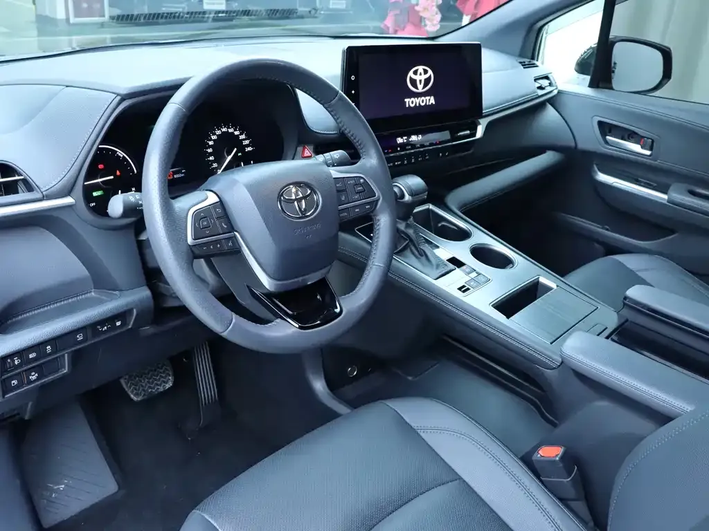 Toyota Sienna 2024 из CN, фото 9