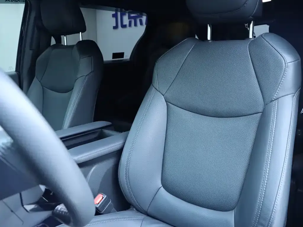 Toyota Sienna 2024 из CN, фото 10
