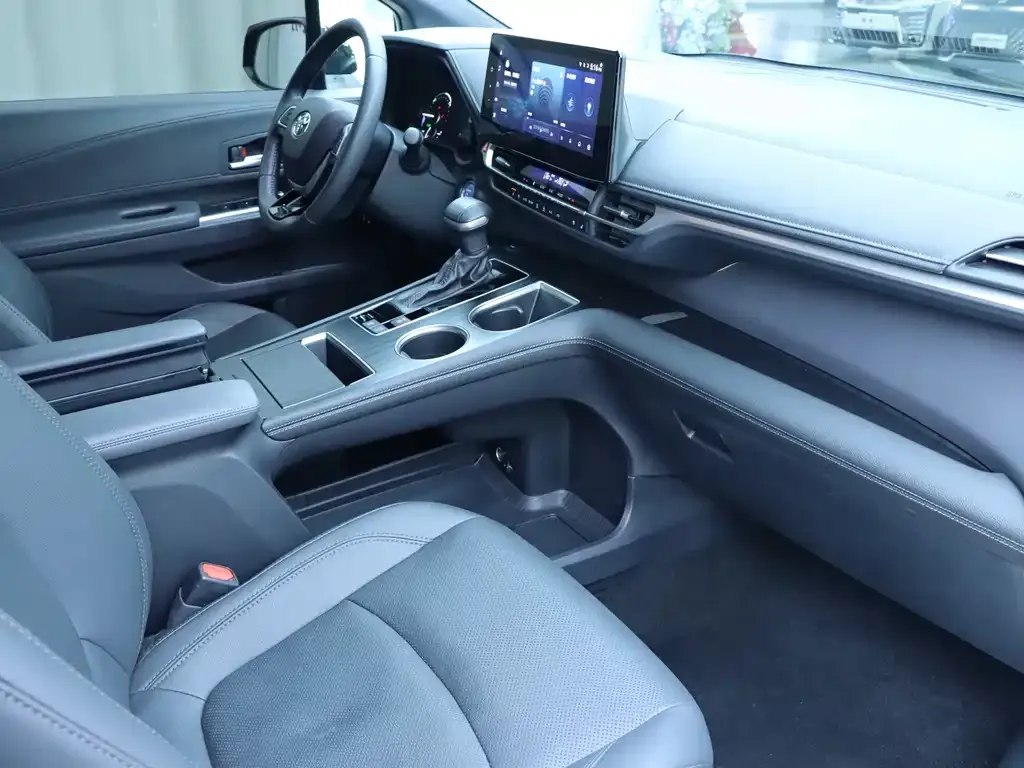 Toyota Sienna 2024 из CN, фото 8