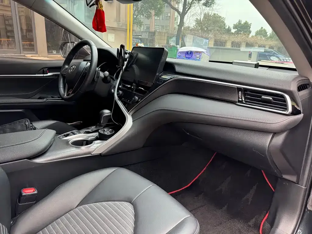 Toyota Camry 2023 из CN, фото 2