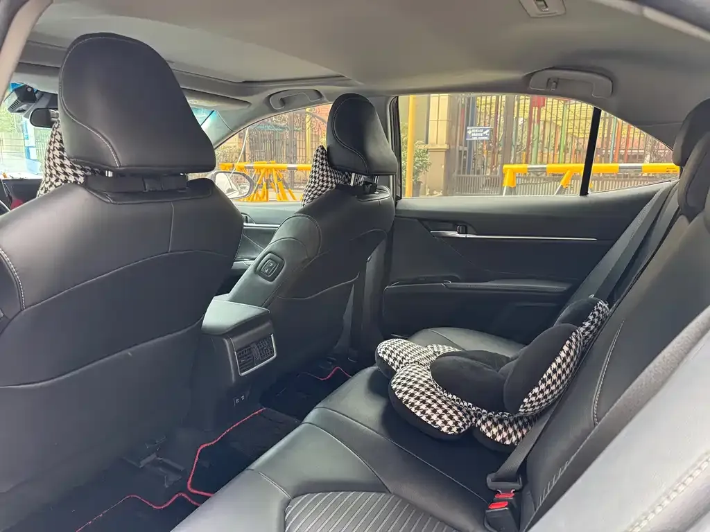 Toyota Camry 2023 из CN, фото 4