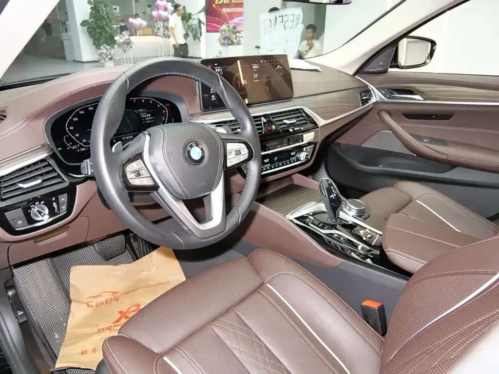 BMW 5 Series — фото 10