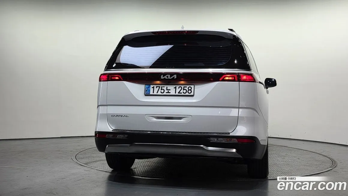 Kia Carnival — фото 3