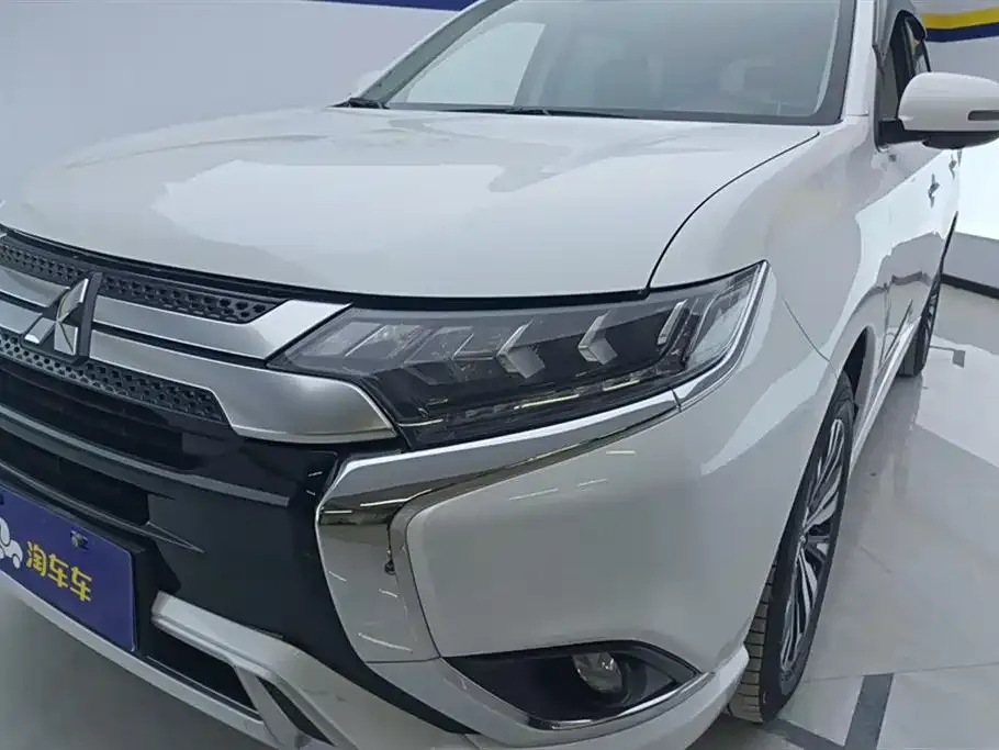 Mitsubishi Outlander 2021 из CN, фото 5
